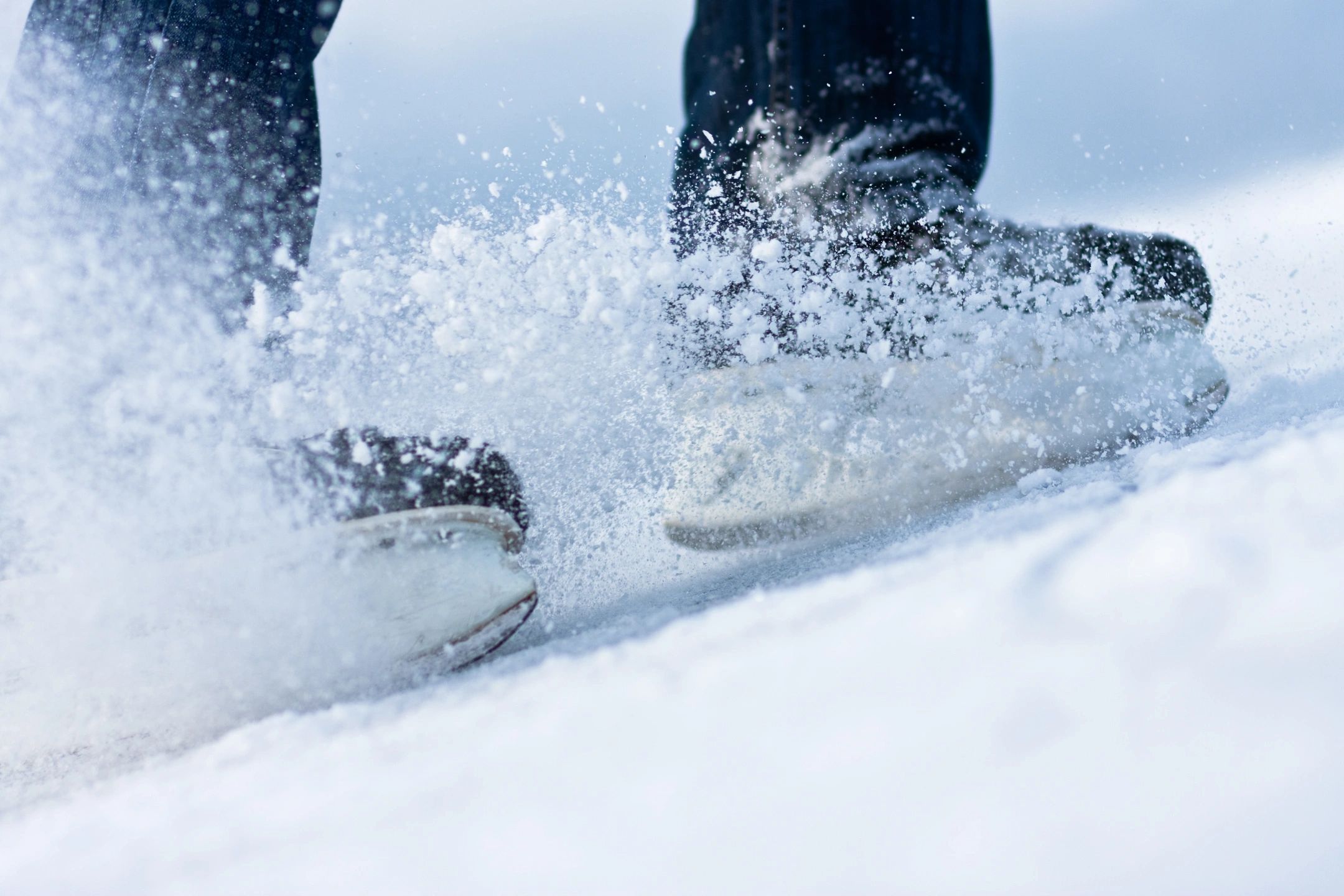 hockey player skates attempting to stop